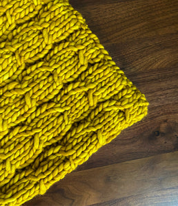 Knitting Pattern | Cloves Pillow